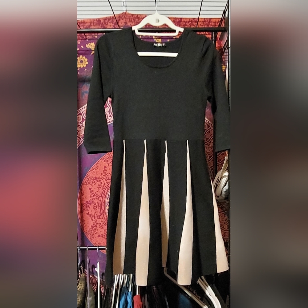 Black and gold 3/4 Sleeve Dress
